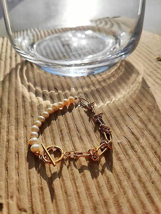 Pearl and chain bracelet