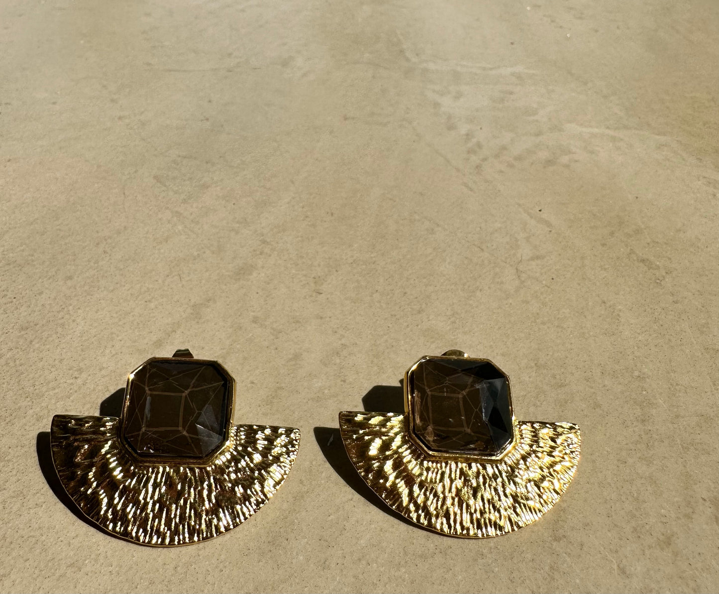 Geometric Statement Stud